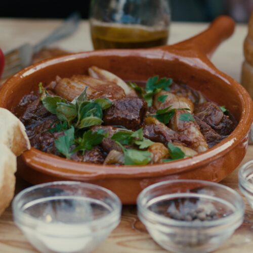 Stifado - Original griechischer Rinderschmortopf - Kyriakos Kitchen