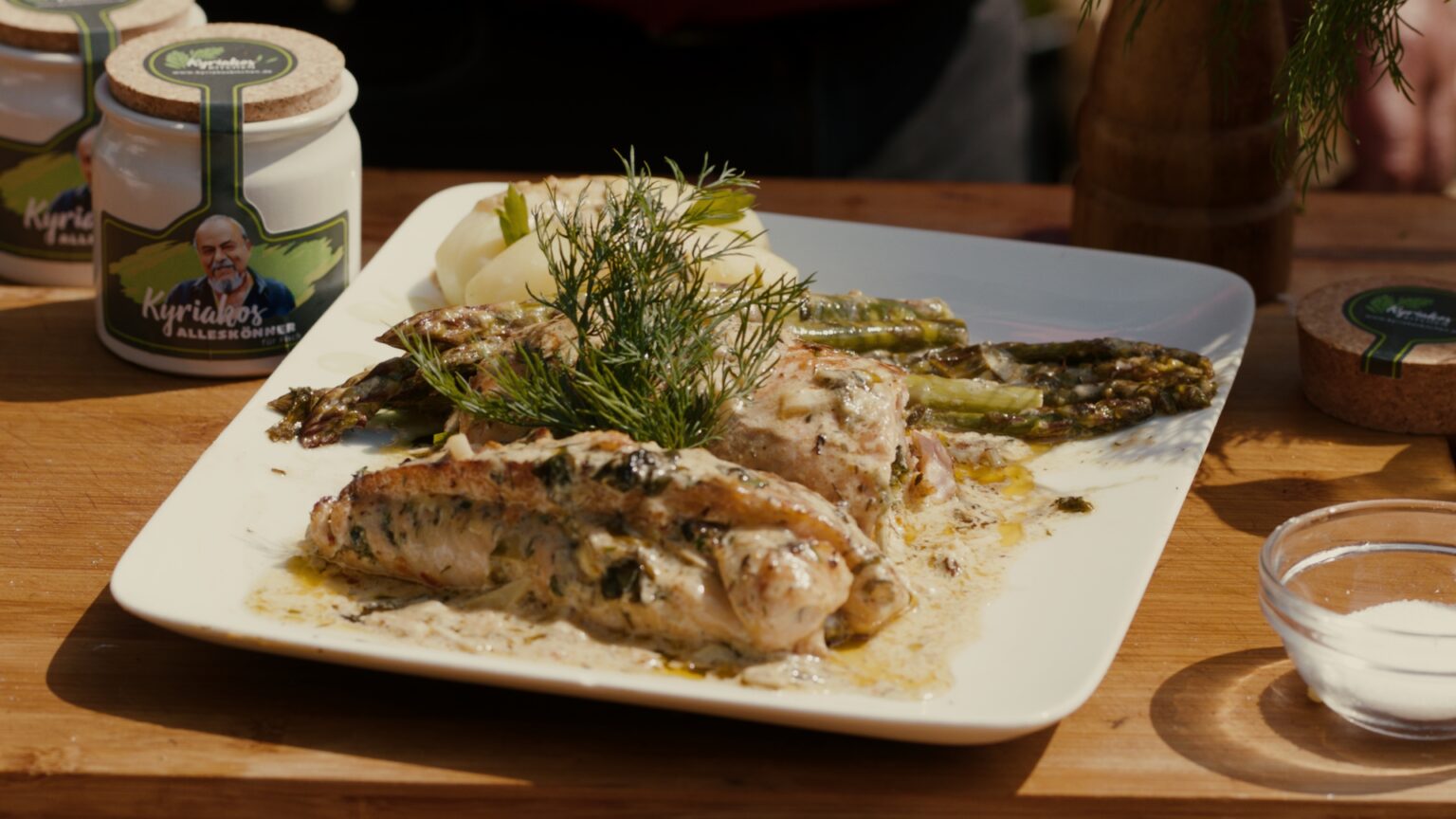 Lachsröllchen mit Feta und Spinat auf Griechische Art - Kyriakos Kitchen